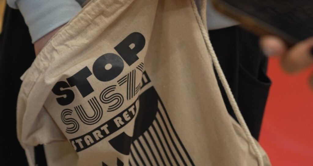 Torba z logo Stop Suszy Start Retencji rozdawana podczas spotkania edukacyjnego