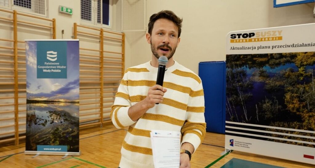 Ambasador projektu prowadzi spotkanie edukacyjne z uczniami